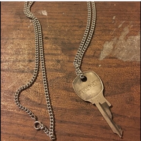 Giving key - Picture 1 of 1